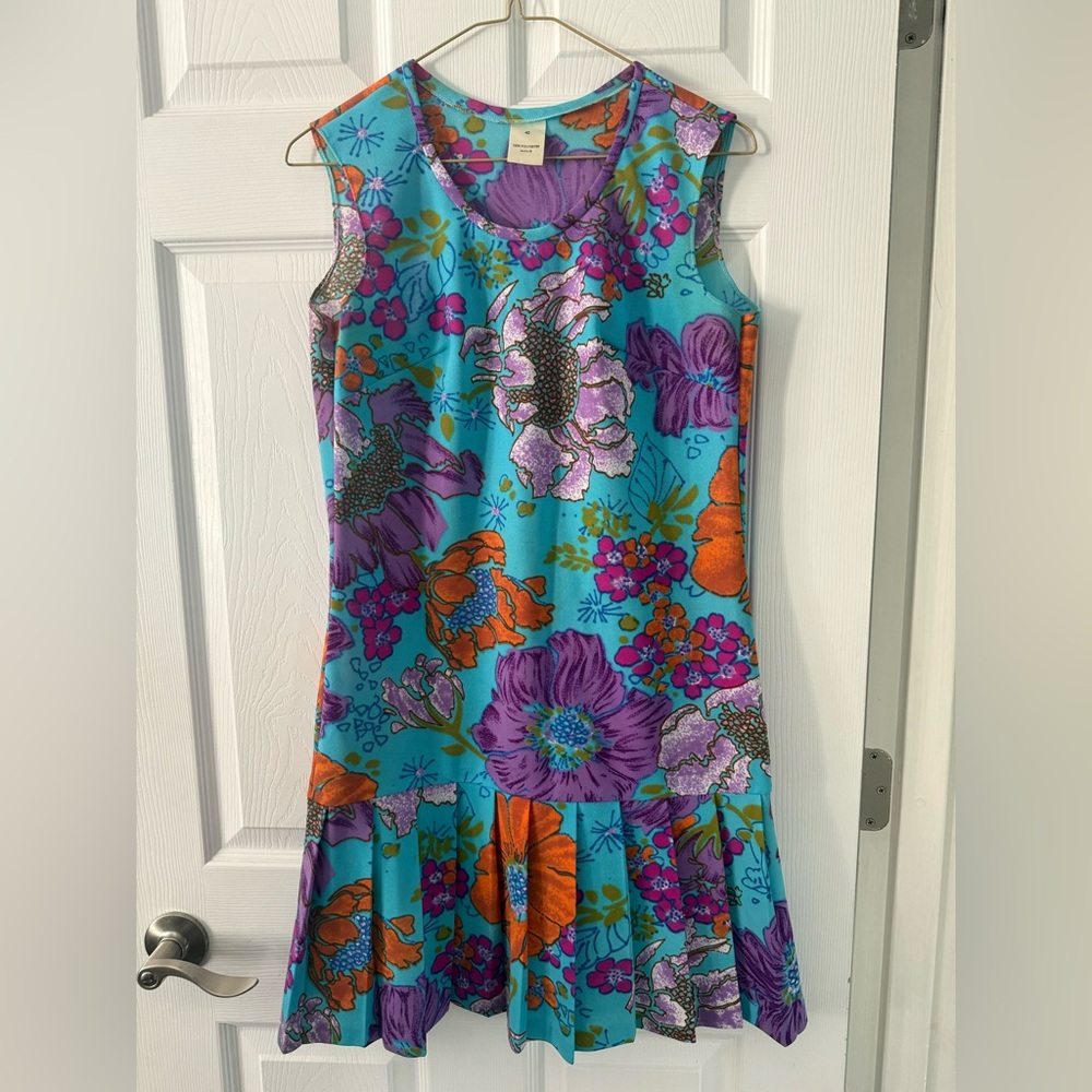 Vintage aqua floral polyester drop waist dress fits size 2 to 4 Excellent cond!
